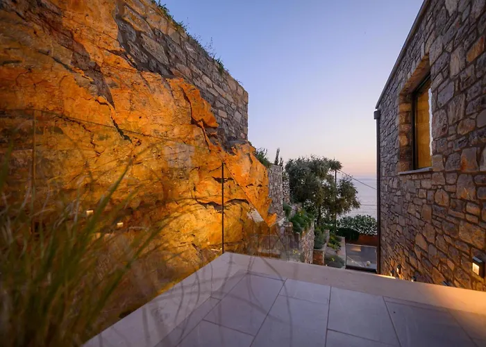 Mani Suites