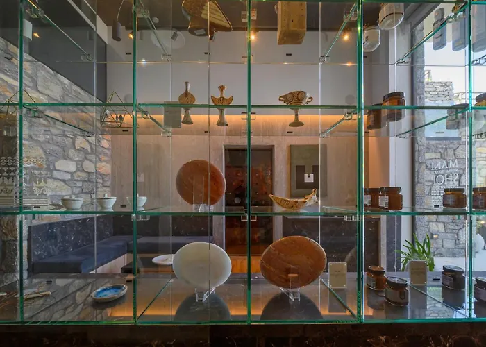 Mani Suites
