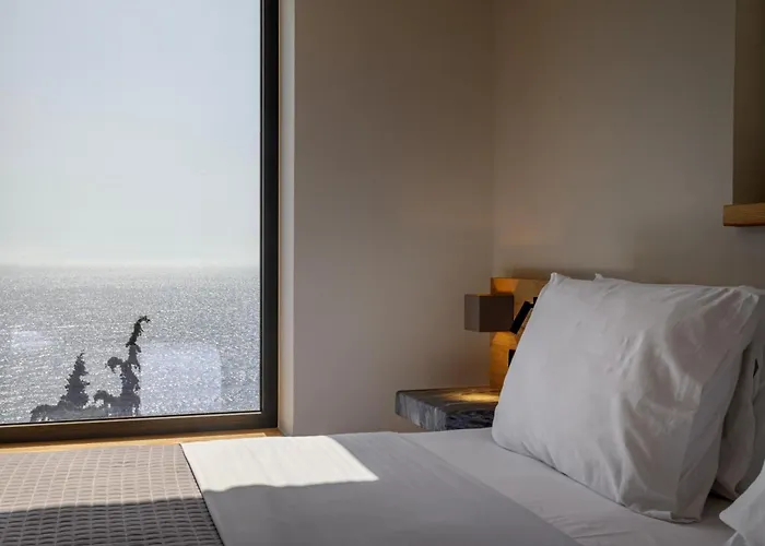 Mani Suites