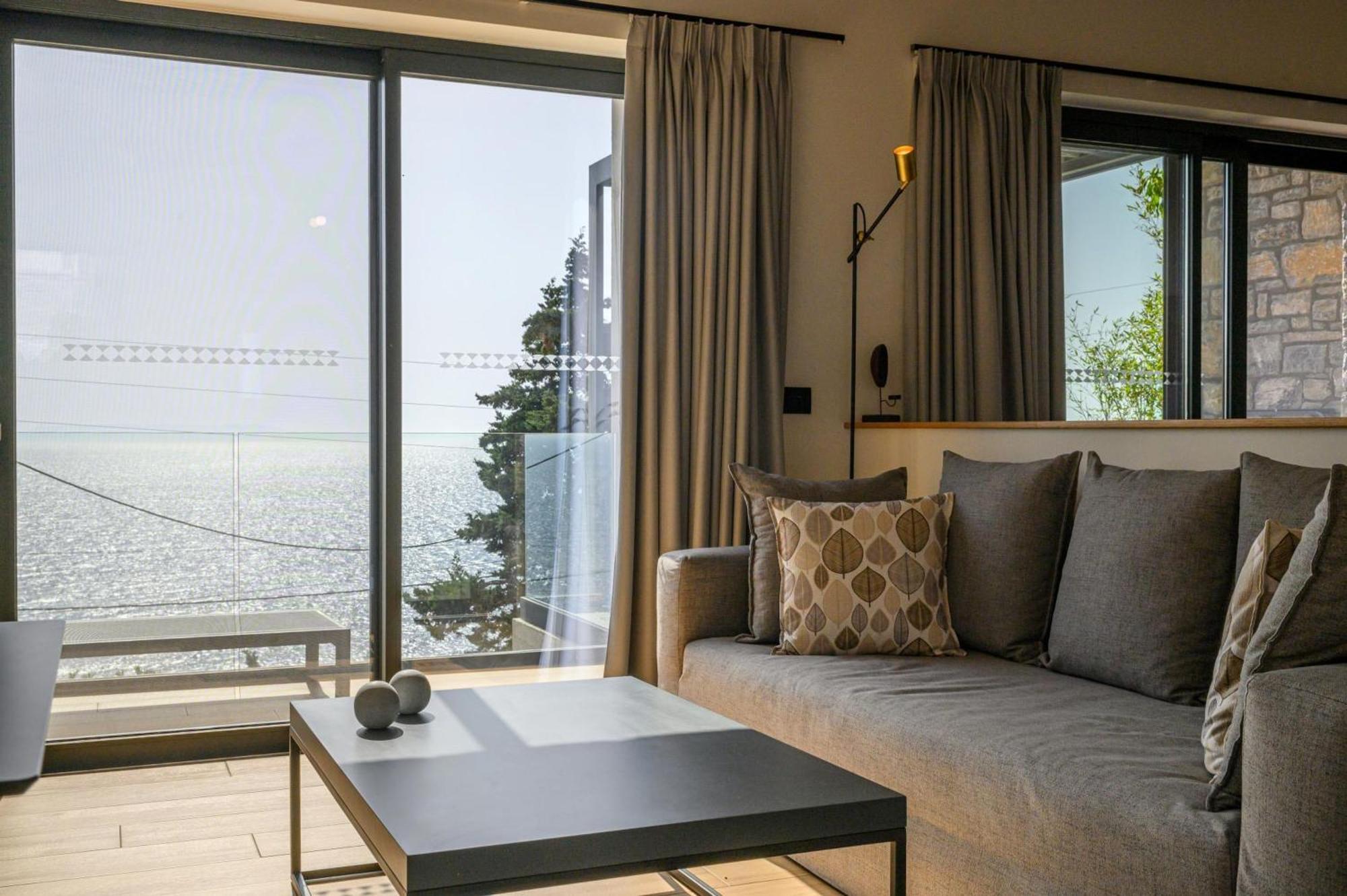 Mani Apartment *